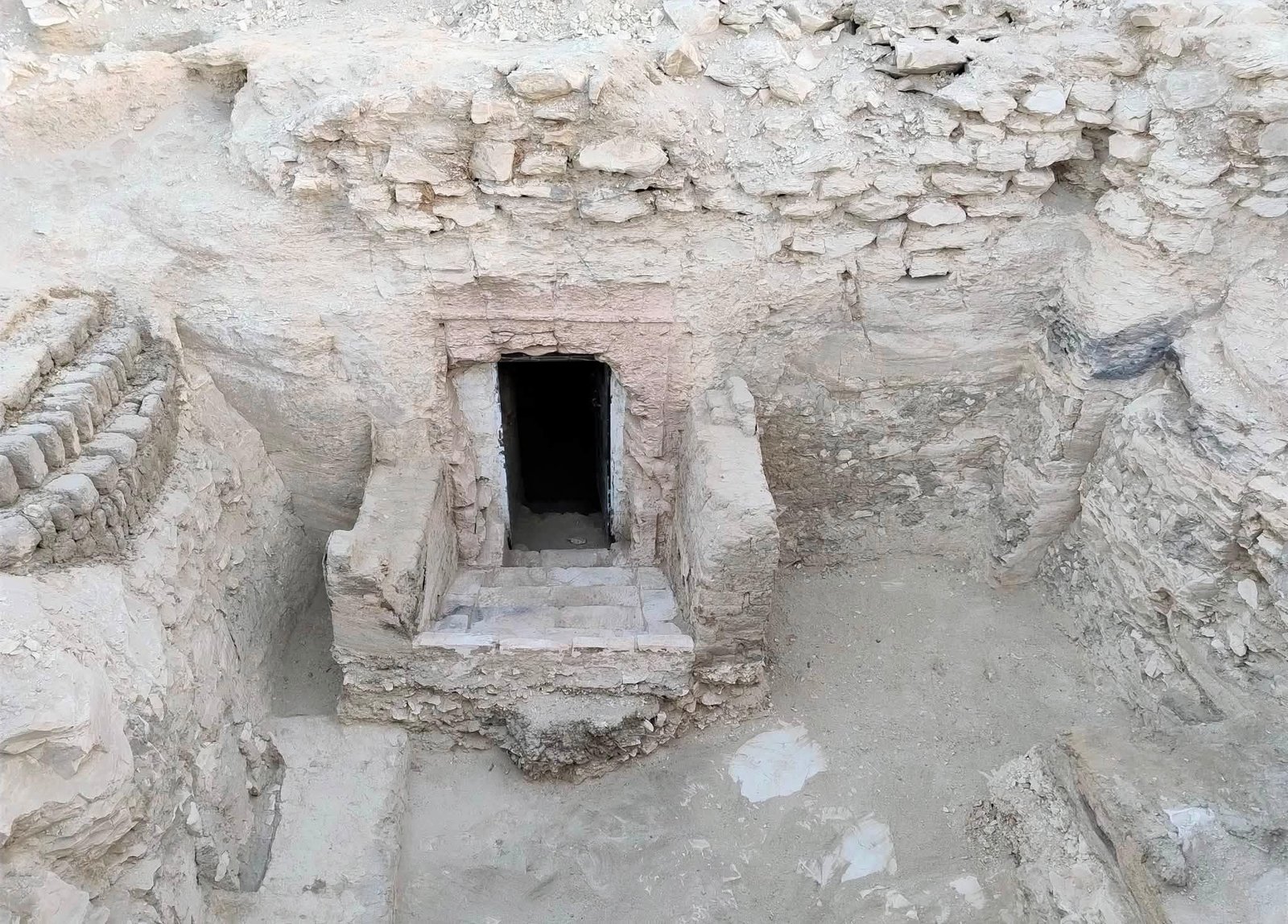 Egitto, scoperta una tomba di 3.000 anni vicino a Luxor Egitto, scoperta una tomba di 3.000 anni vicino a Luxor