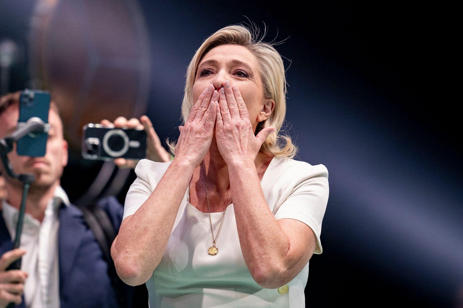 Francia, Le Pen ricorre in Cassazione e si candida alle presidenziali: gli scenari