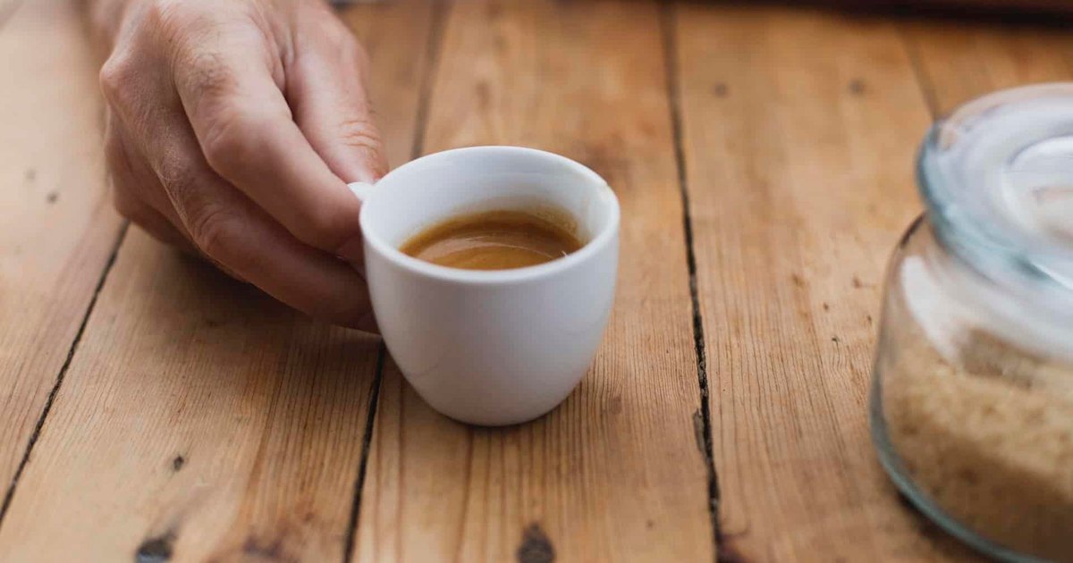 Il caffè favorisce la salute del fegato e migliora l’umore attraverso il microbiota