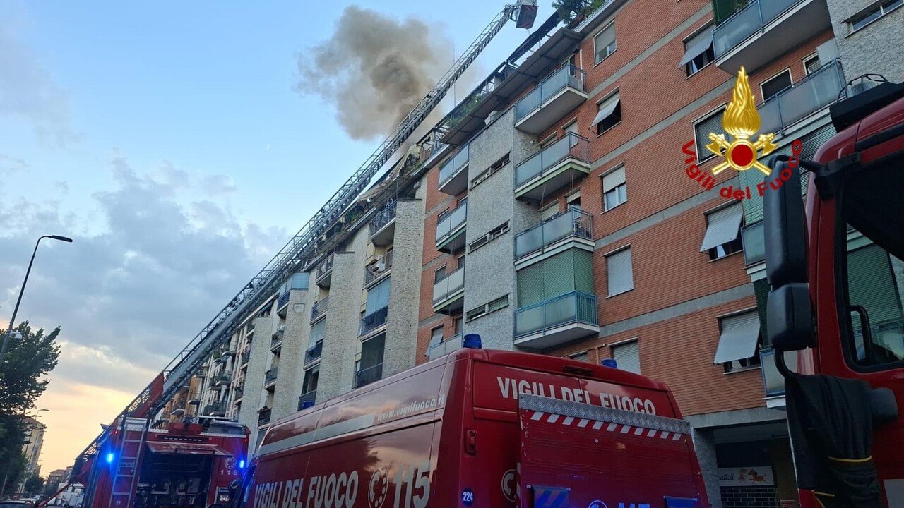 Incendio in uno stabile a Milano, trovati i corpi di una donna e un uomo