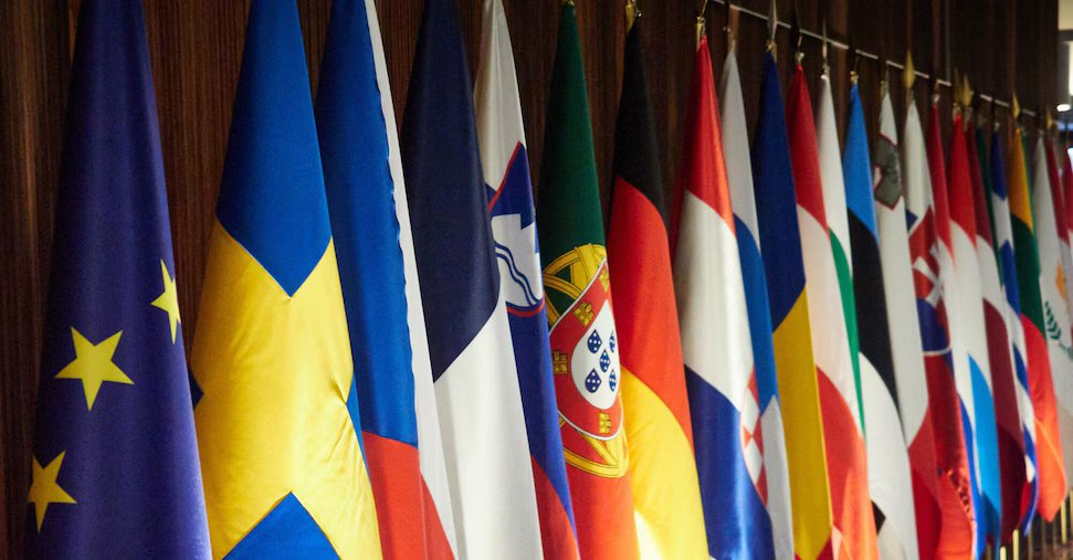 La Ue vara il codice per contrastare foto e video manipolati dall’AI La Ue vara il codice per contrastare foto e video manipolati dall’AI
