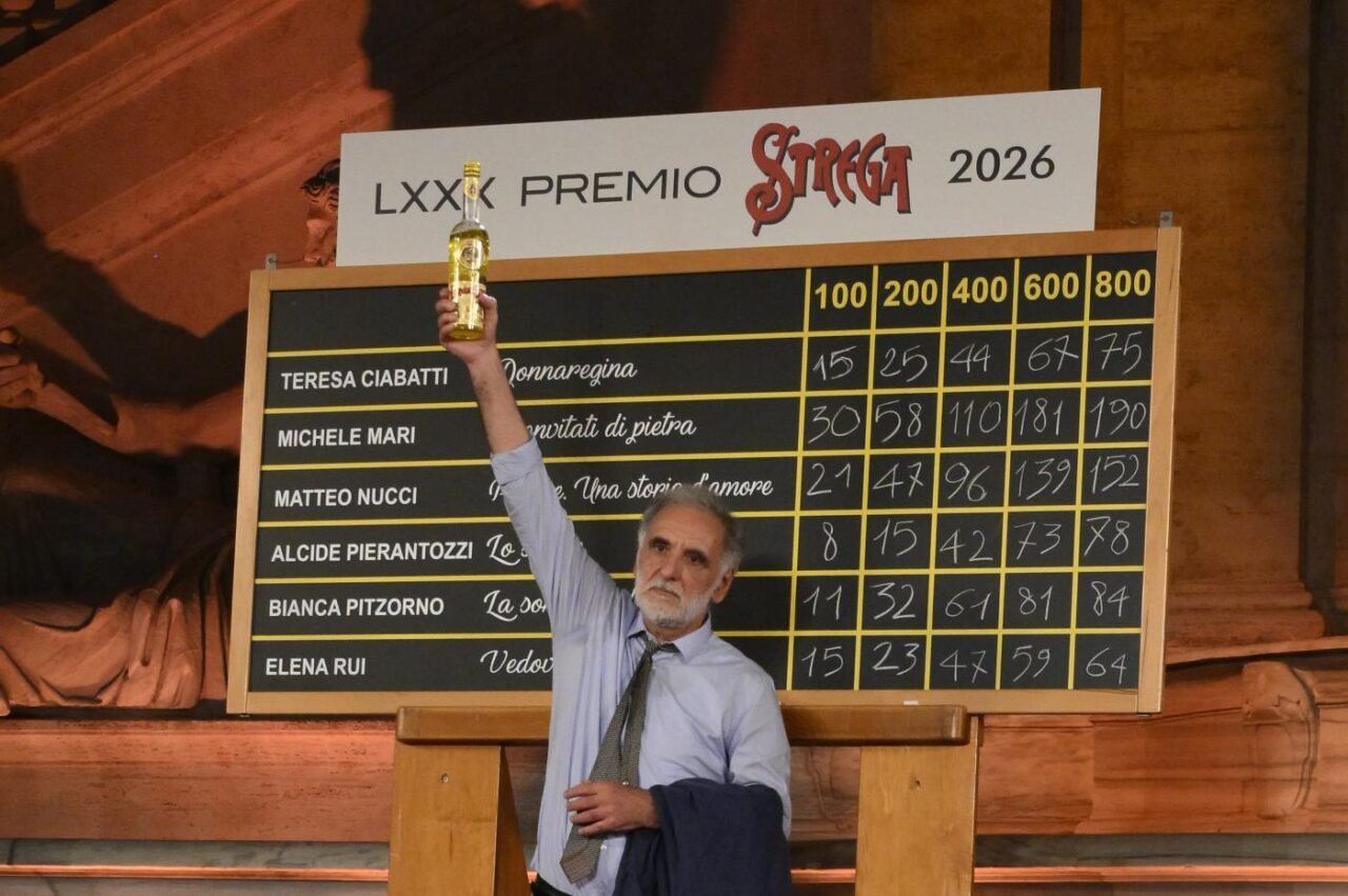 Michele Mari vince lo Strega, sconfitte la polizia morale e Temptation Island