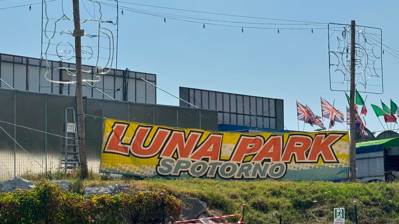Ragazzo di 15 anni muore folgorato al luna park nel savonese