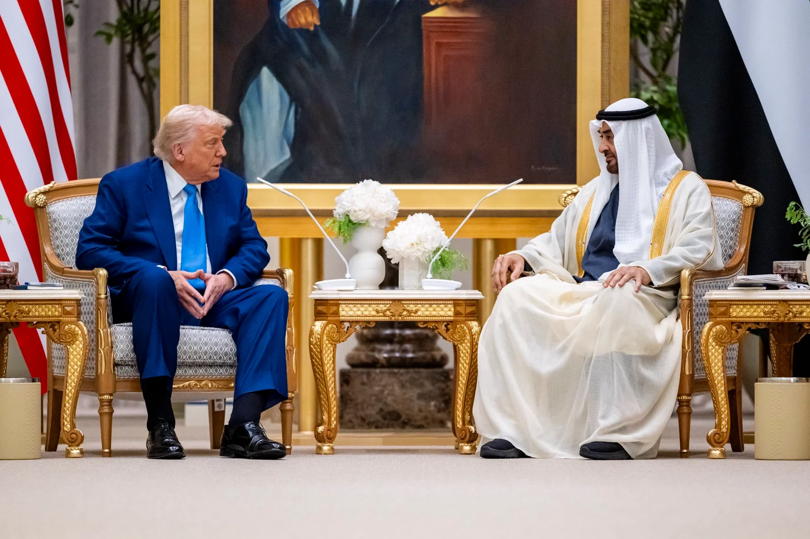 Stati Uniti ed Emirati Arabi Uniti rafforzano l’alleanza strategica attorno all’intelligenza artificiale militare Stati Uniti ed Emirati Arabi Uniti rafforzano l’alleanza strategica attorno all’intelligenza artificiale militare
