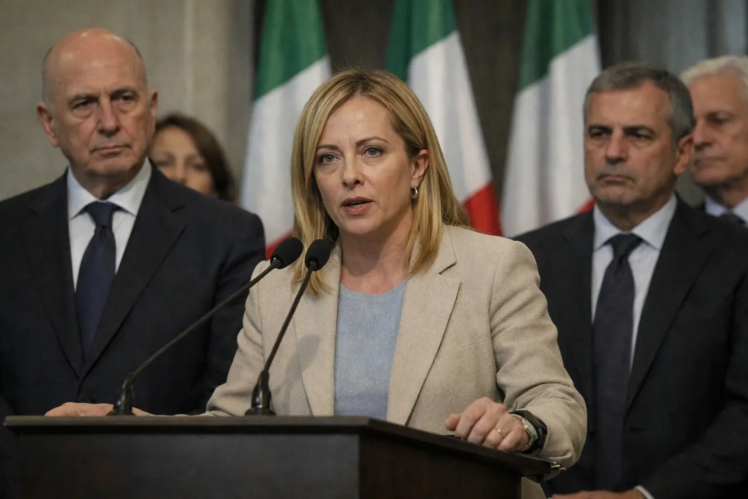 Meloni rivendica la stretta sull’ordine pubblico: «Manifestare senza devastare le città»